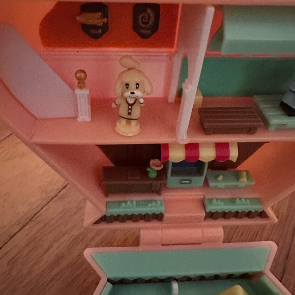 Animal Crossing Polly pocket collectible item. Comes with Isabelle and Randall - Picture 3 of 8